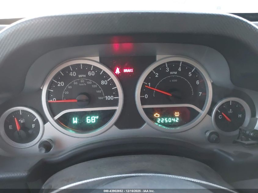 2008 Jeep Wrangler Unlimited Sahara VIN: 1J4GB59198L530330 Lot: 43902852