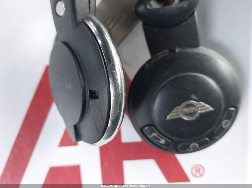 2014 Mini Roadster Cooper VIN: WMWSY1C59ET625823 Lot: 43902862