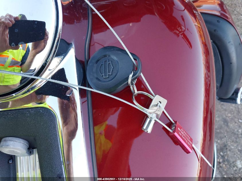 2010 Harley-Davidson Flhtcu VIN: 1HD1FC418AB619019 Lot: 43902951