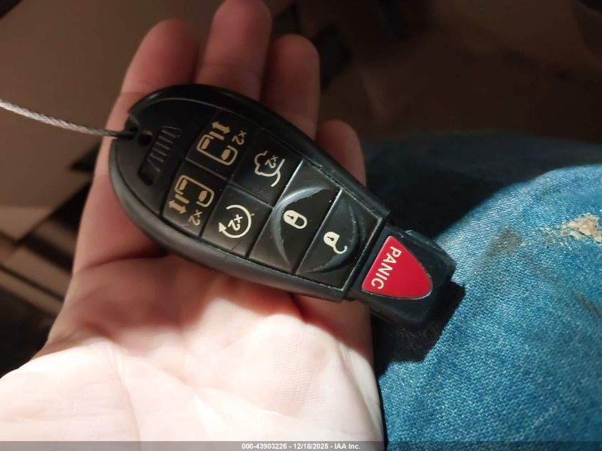 2014 Chrysler Town & Country Touring-L VIN: 2C4RC1CG1ER346729 Lot: 43903226