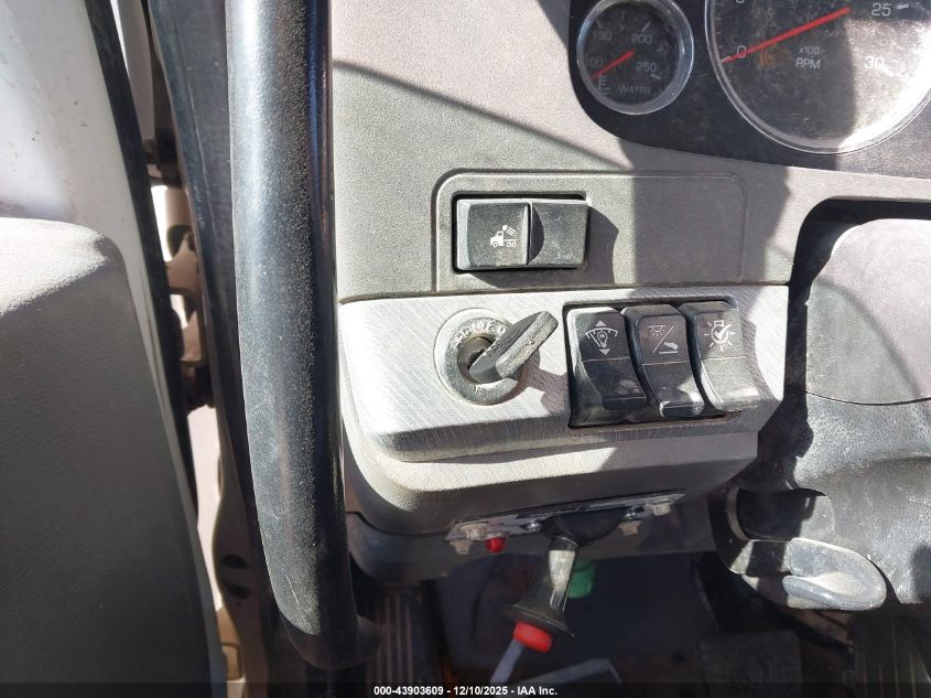 2017 Kenworth T680 VIN: 1XKYD49X0HJ142650 Lot: 43903609