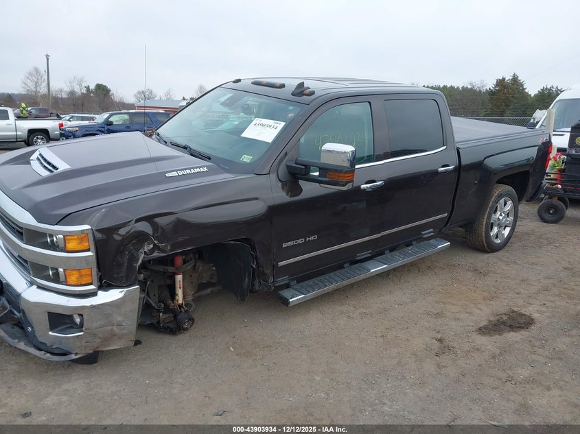 1GC1KWEY8JF201501 2018 CHEVROLET SILVERADO photo no. 2