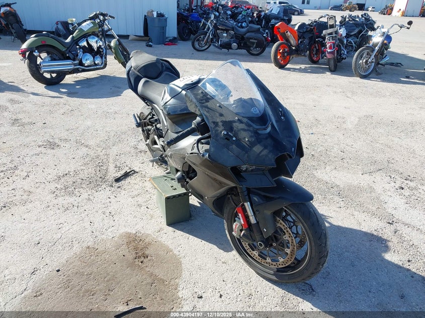 2025 Kawasaki Zx1002 M