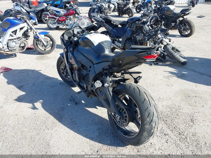 2025 Kawasaki Zx1002 M