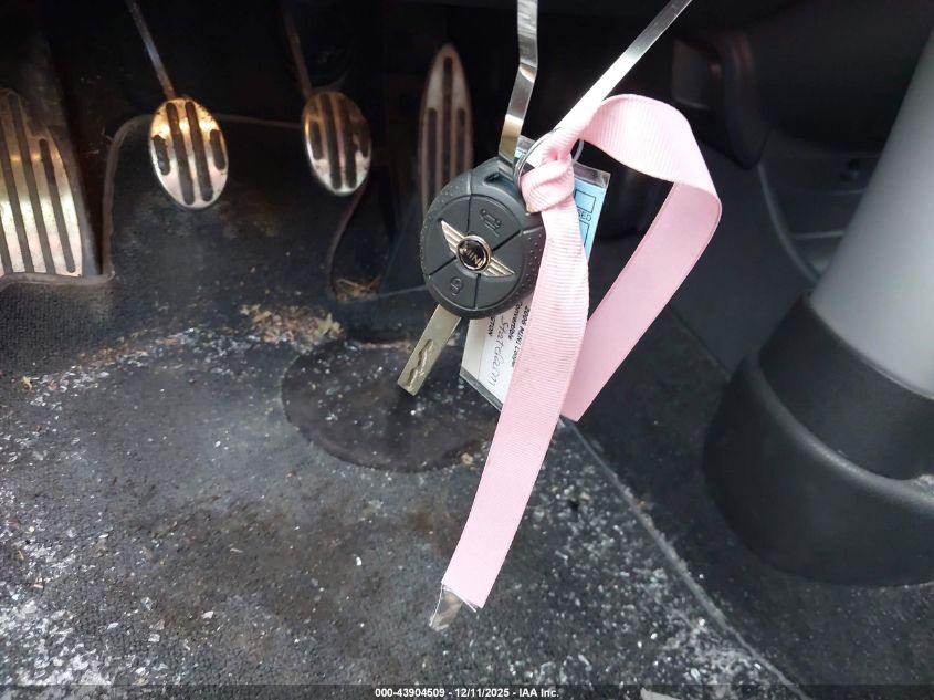 2006 Mini Cooper S VIN: WMWRE335X6TL17063 Lot: 43904509