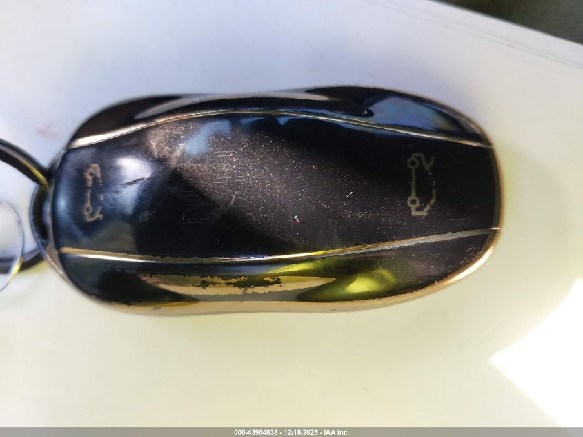 2016 Tesla Model S 60D/70D/75D/85D/90D VIN: 5YJSA1E24GF174235 Lot: 43904838