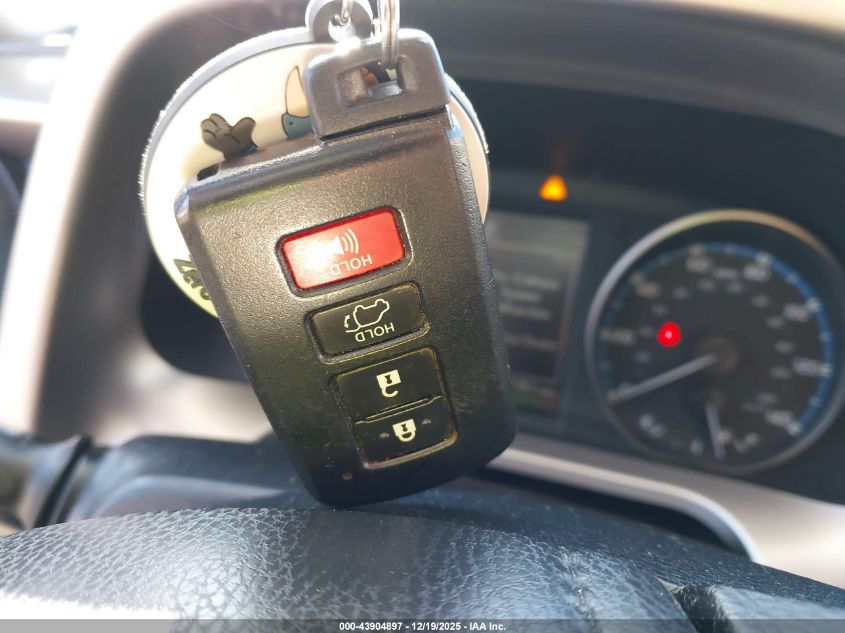 2018 Toyota Rav4 Xle VIN: JTMRFREV6JJ726066 Lot: 43904897