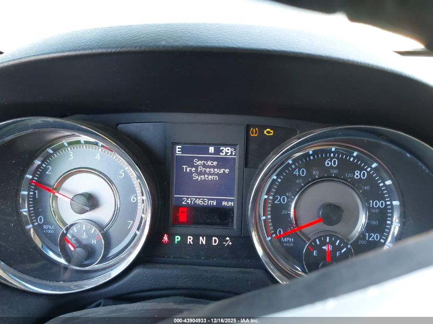 2011 Chrysler Town & Country Touring-L VIN: 2A4RR8DG7BR612105 Lot: 43904933