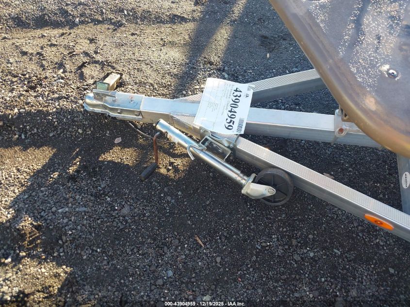 2010 Ez Loader 17' Boat Trailer VIN: 59WBB1718LM000804 Lot: 43904959