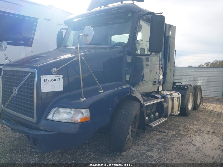 2013 Volvo Vn Vnm blue Lot 111043905017 Vin 4V4MC9EG7DN146752
