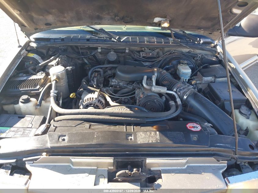 1998 Chevrolet Blazer Lt VIN: 1GNDT13WXW2286488 Lot: 43905107