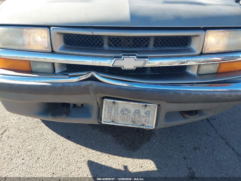 1998 Chevrolet Blazer Lt VIN: 1GNDT13WXW2286488 Lot: 43905107