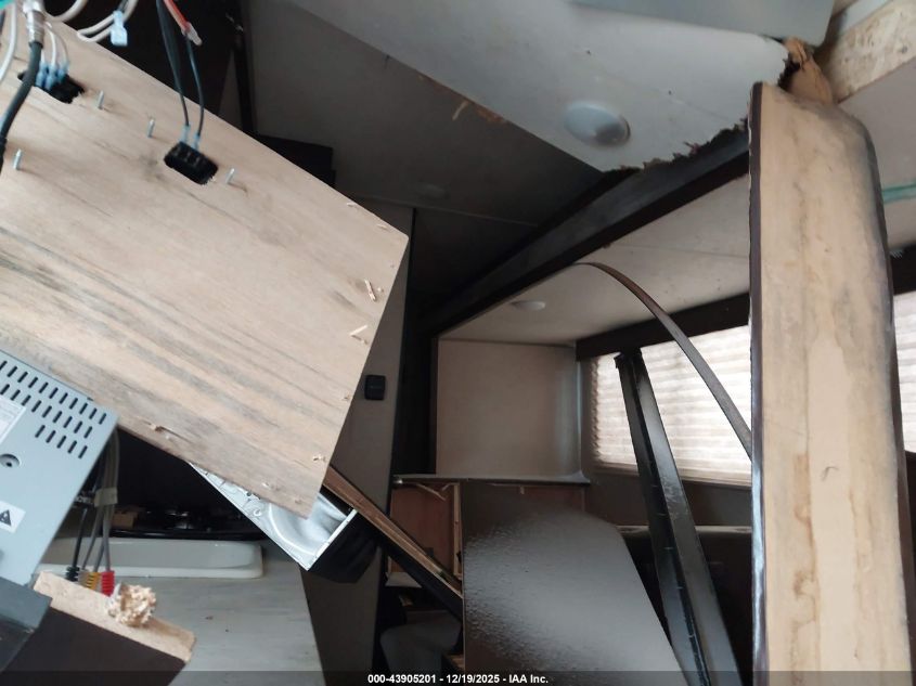 2017 Cherokee Wolf Pup VIN: 4X4TCKT15HK041299 Lot: 43905201