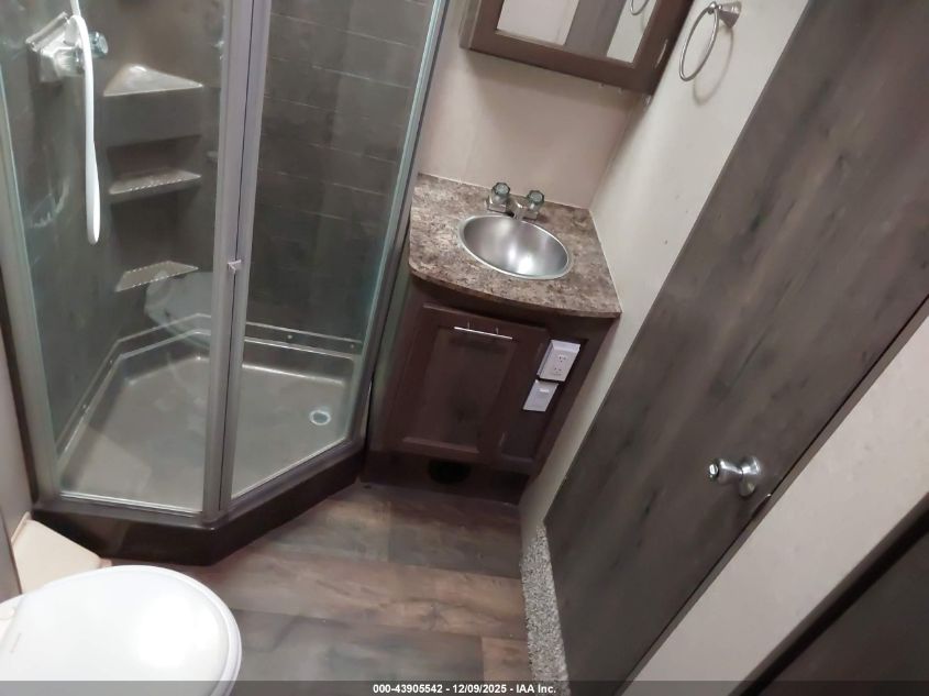 2015 Eclipse Stellar Travel Trailer VIN: 5LZBW2822FR042556 Lot: 43905542