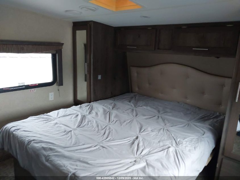 2015 Eclipse Stellar Travel Trailer VIN: 5LZBW2822FR042556 Lot: 43905542