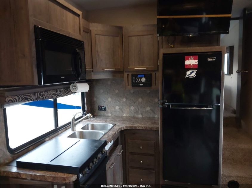 2015 Eclipse Stellar Travel Trailer VIN: 5LZBW2822FR042556 Lot: 43905542