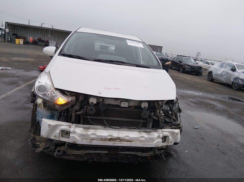 JTDZN3EU3HJ063363 2017 TOYOTA PRIUS V (+) photo no. 13