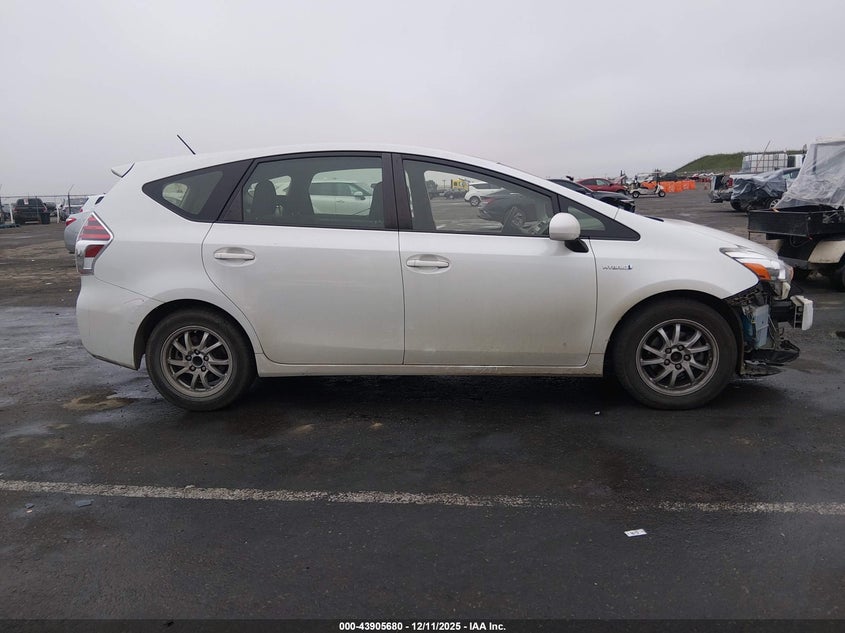 JTDZN3EU3HJ063363 2017 TOYOTA PRIUS V (+) photo no. 14