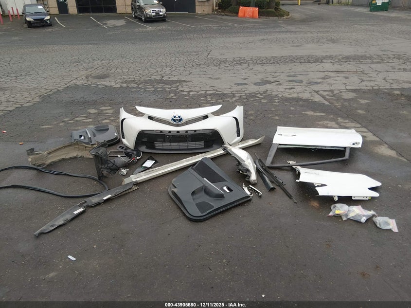 JTDZN3EU3HJ063363 2017 TOYOTA PRIUS V (+) photo no. 12