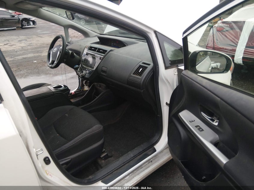 JTDZN3EU3HJ063363 2017 TOYOTA PRIUS V (+) photo no. 5