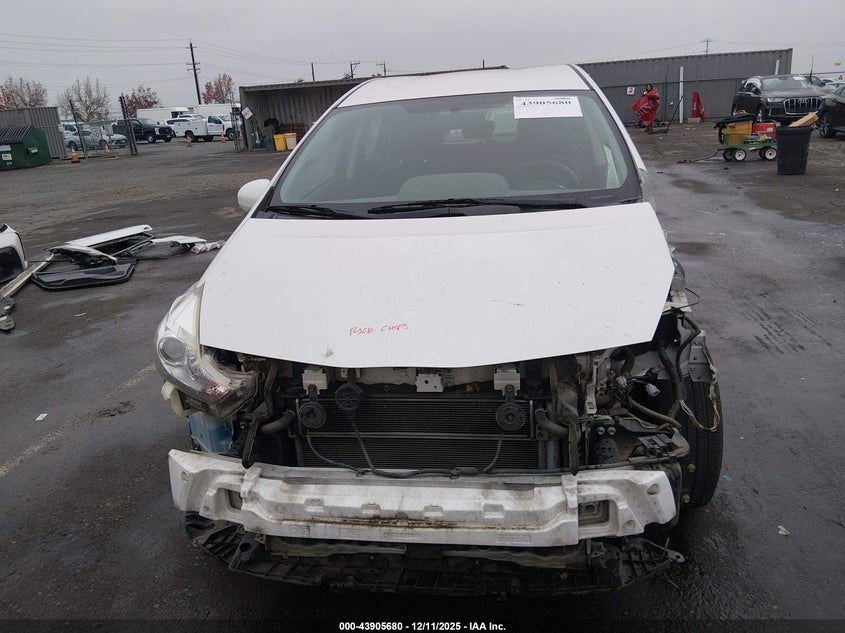 JTDZN3EU3HJ063363 2017 TOYOTA PRIUS V (+) photo no. 6