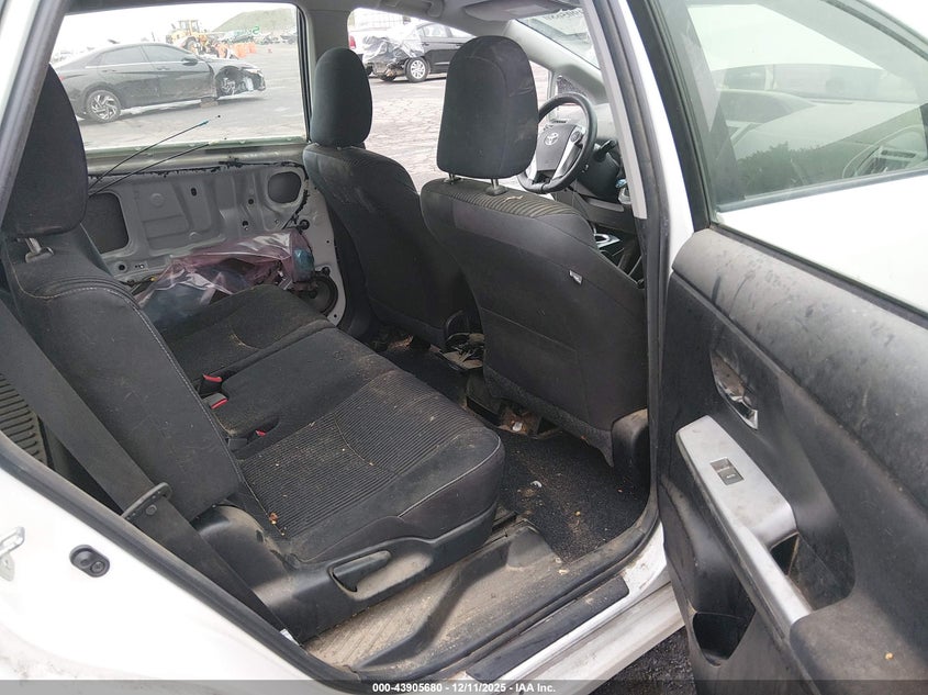 JTDZN3EU3HJ063363 2017 TOYOTA PRIUS V (+) photo no. 8