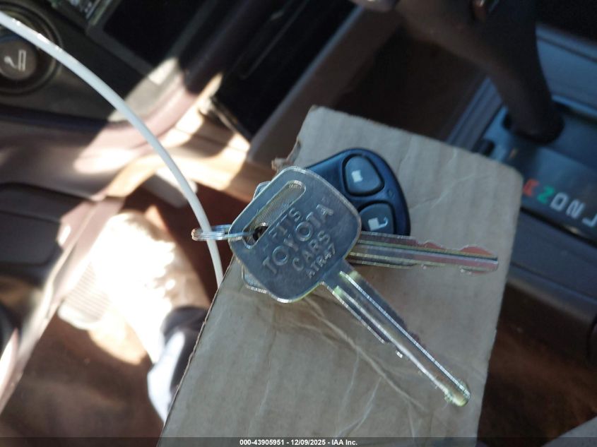 1992 Toyota Camry Le VIN: 4T1SK12E6NU117790 Lot: 43905951