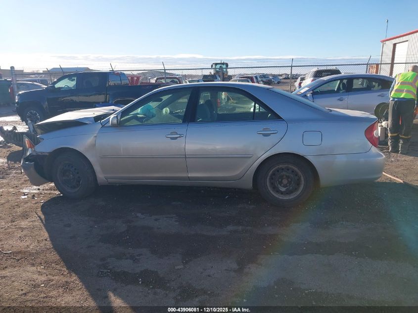 2002 Toyota Camry Le VIN: 4T1BE32K52U100273 Lot: 43906081