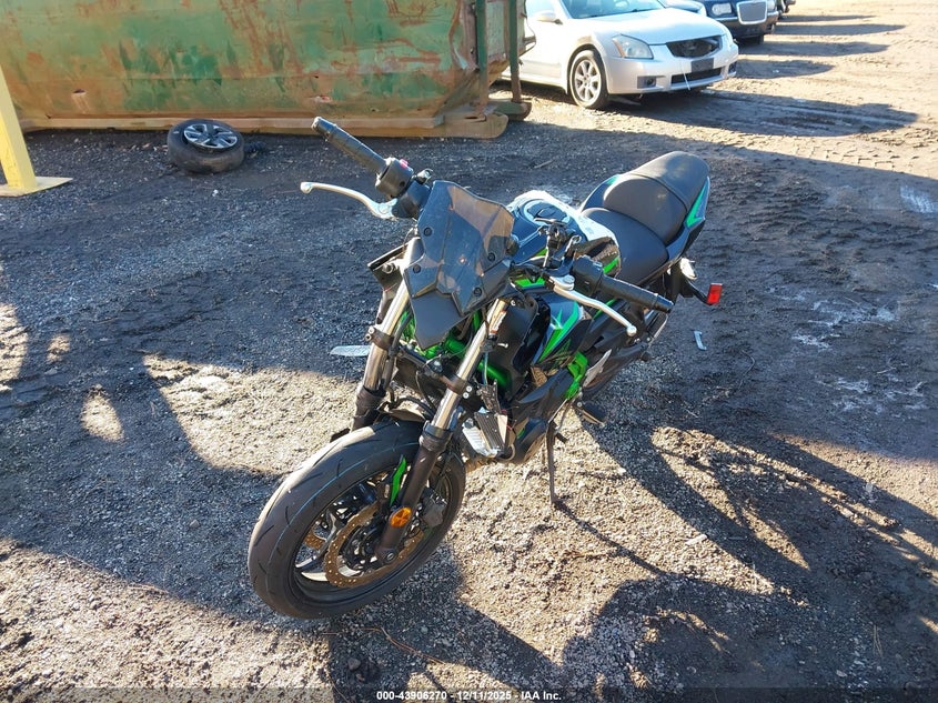 VIN: LM5EREN18SDAF9327 2025 KAWASKI ER 650 NP