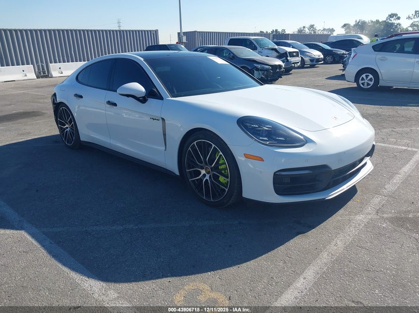 2022 Porsche Panamera E-Hybrid 4/4 Platinum Edition