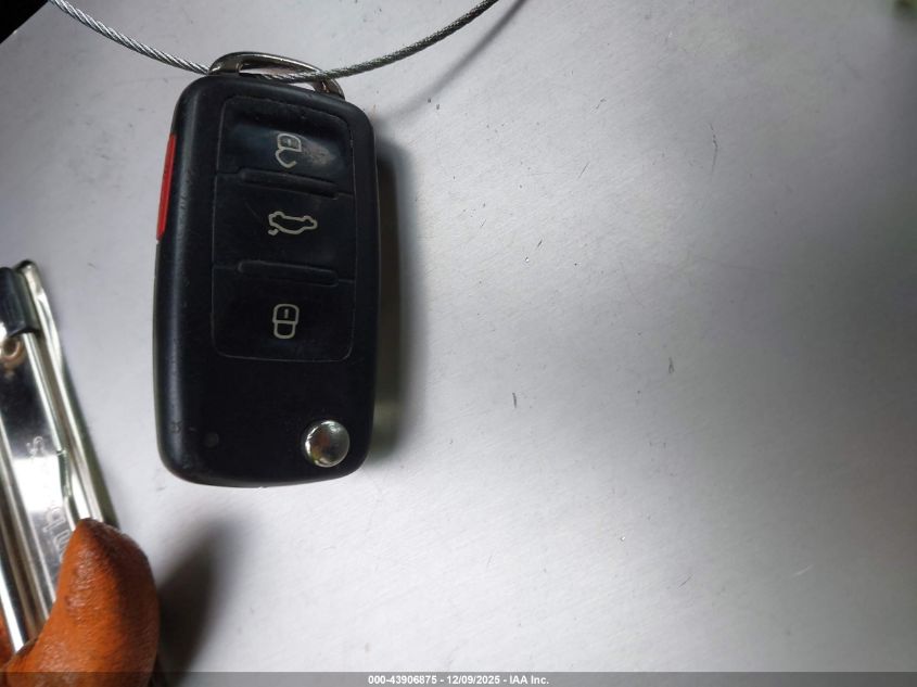 2017 Volkswagen Tiguan 2.0T/2.0T S VIN: WVGAV7AX7HK030294 Lot: 43906875