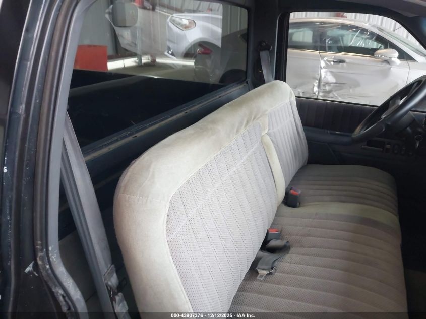 1990 GMC Sierra C1500 VIN: 1GTDC14K3LZ516878 Lot: 43907376