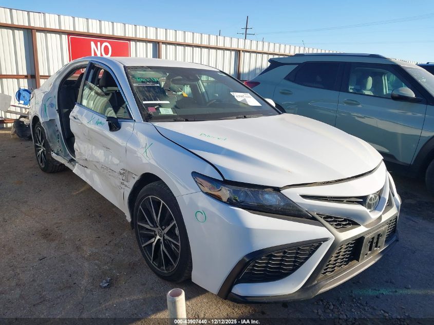 TOYOTA CAMRY SE