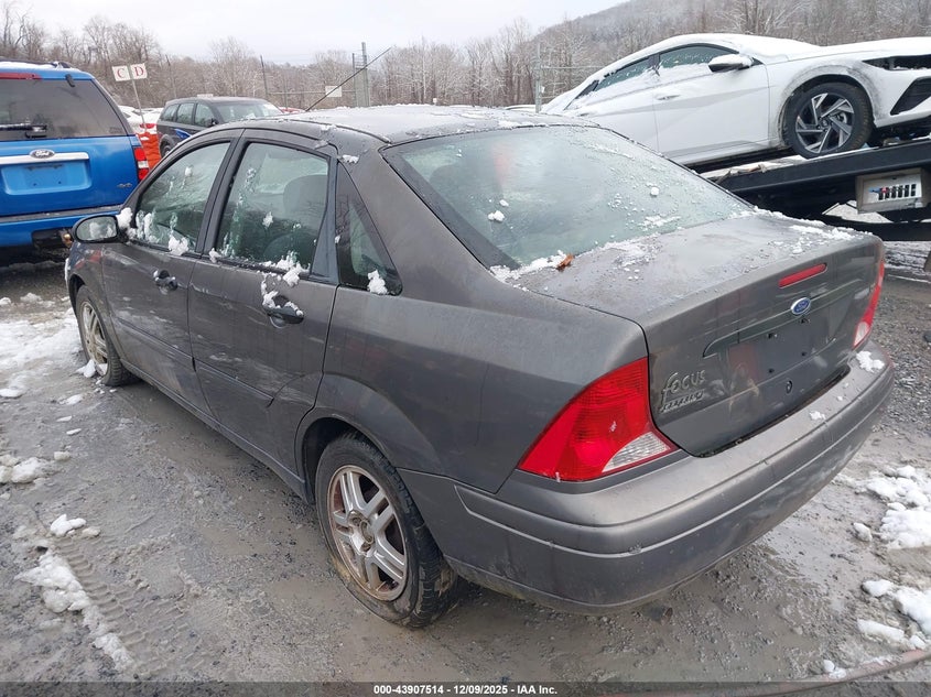 1FAFP34332W351633 2002 FORD FOCUS photo no. 3