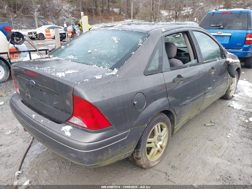 1FAFP34332W351633 2002 FORD FOCUS photo no. 4