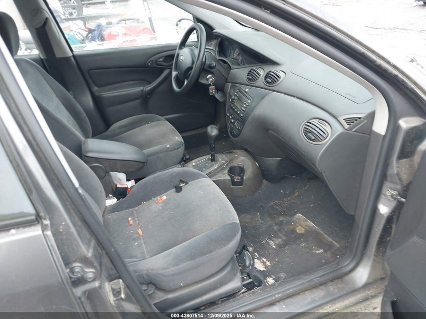 1FAFP34332W351633 2002 FORD FOCUS photo no. 5