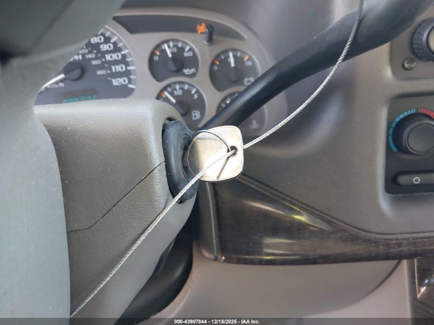 2005 GMC Yukon Denali VIN: 1GKEK63U05J177665 Lot: 43907844