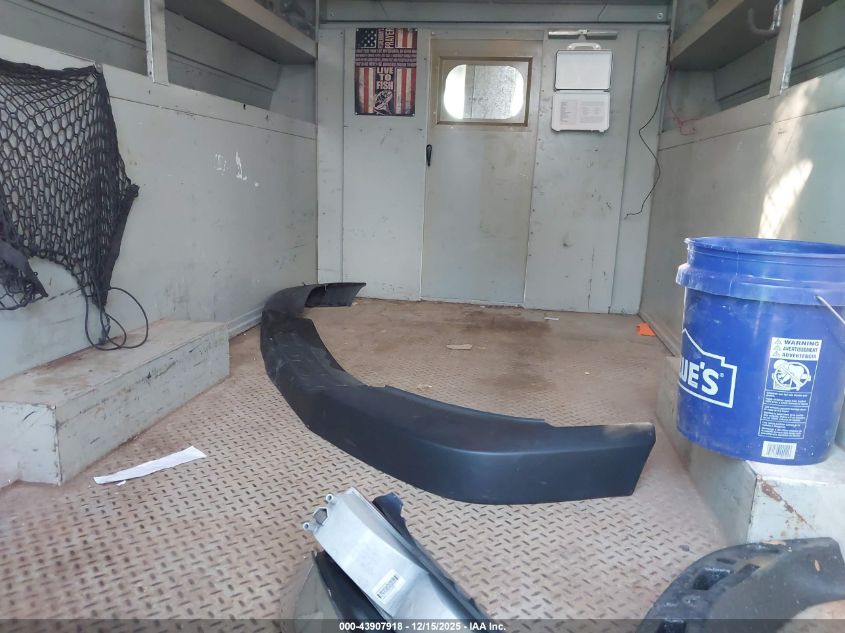 2011 Chevrolet Express Cutaway Work Van VIN: 1GB3G2CGXB1121049 Lot: 43907918