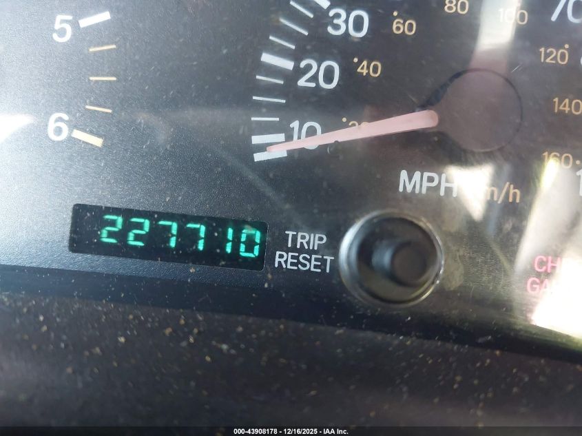 2000 Jeep Cherokee Sport VIN: 1J4FF48S8YL236910 Lot: 43908178