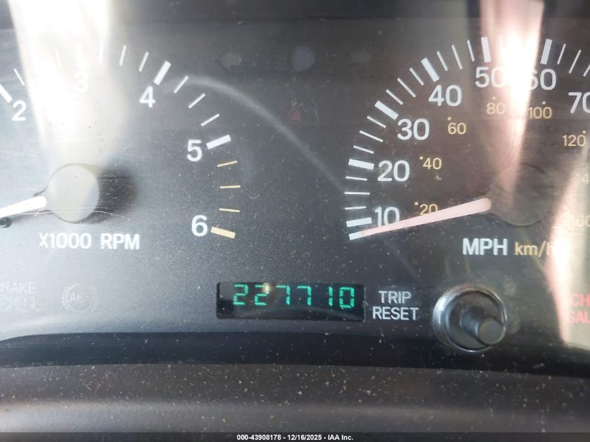 2000 Jeep Cherokee Sport VIN: 1J4FF48S8YL236910 Lot: 43908178