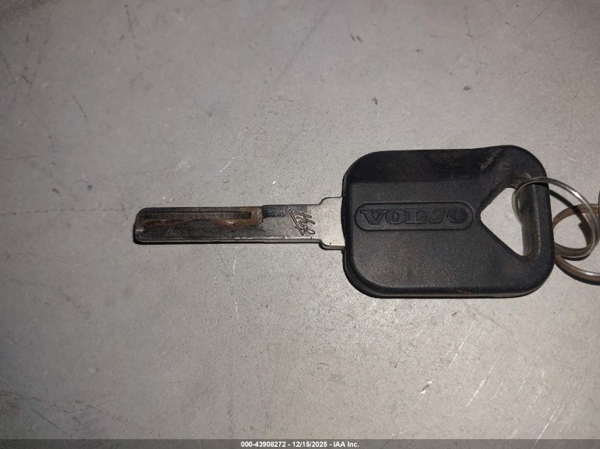 2001 Volvo Vn Vnm VIN: 4V4M19UF71N323715 Lot: 43908272