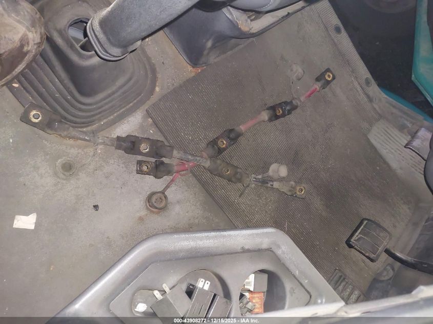 2001 Volvo Vn Vnm VIN: 4V4M19UF71N323715 Lot: 43908272