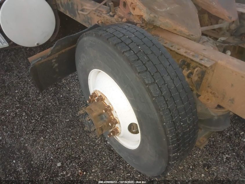 2001 Volvo Vn Vnm VIN: 4V4M19UF71N323715 Lot: 43908272