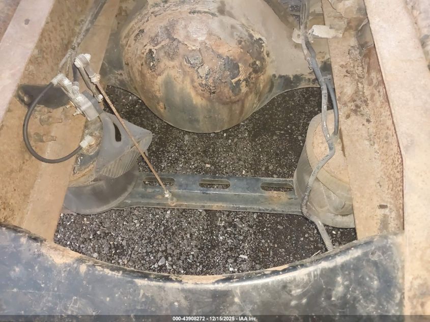 2001 Volvo Vn Vnm VIN: 4V4M19UF71N323715 Lot: 43908272