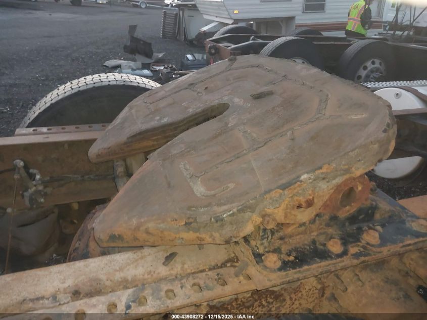 2001 Volvo Vn Vnm VIN: 4V4M19UF71N323715 Lot: 43908272