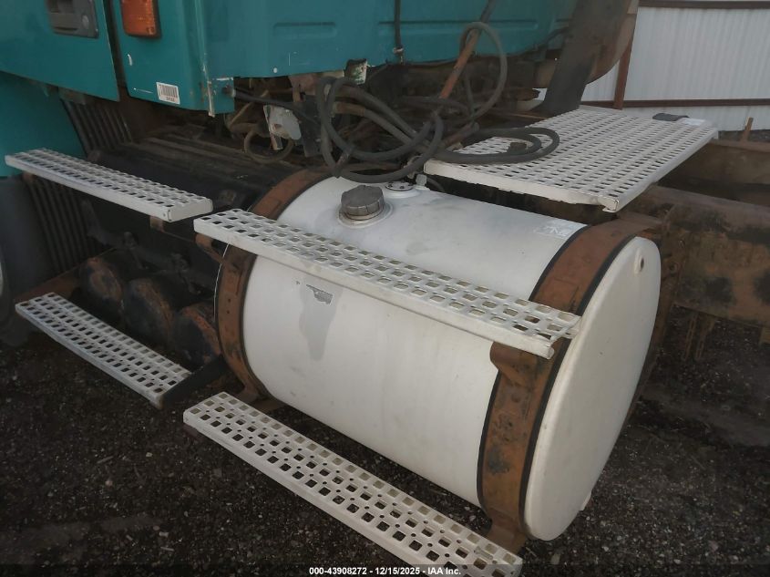 2001 Volvo Vn Vnm VIN: 4V4M19UF71N323715 Lot: 43908272