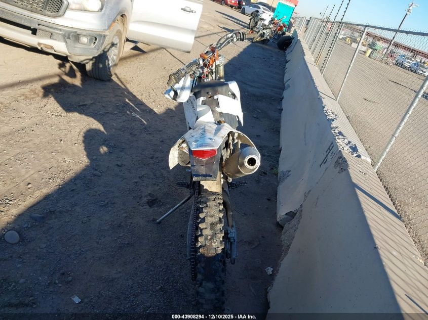 2005 Ktm 520 Sx VIN: VBKMXM4085M438472 Lot: 43908294