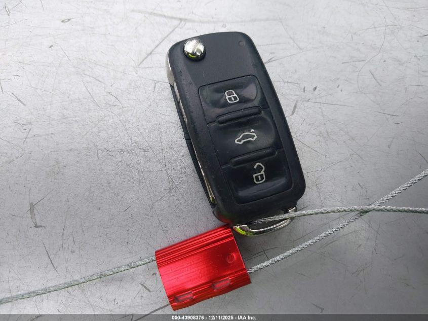 2013 Volkswagen Passat 2.5L S VIN: 1VWAP7A33DC066352 Lot: 43908376