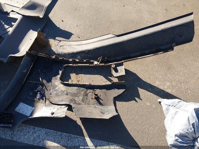 2018 Chevrolet Suburban Premier VIN: 1GNSKJKC2JR167075 Lot: 43909000