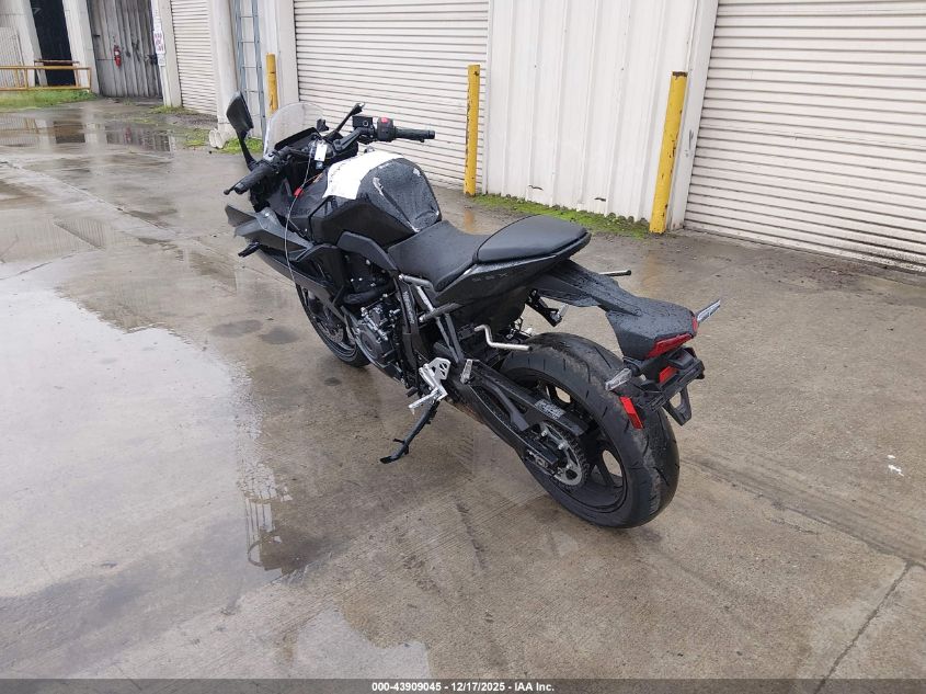 2025 Suzuki Gsx800 F VIN: JS1EM13B5S7100791 Lot: 43909045